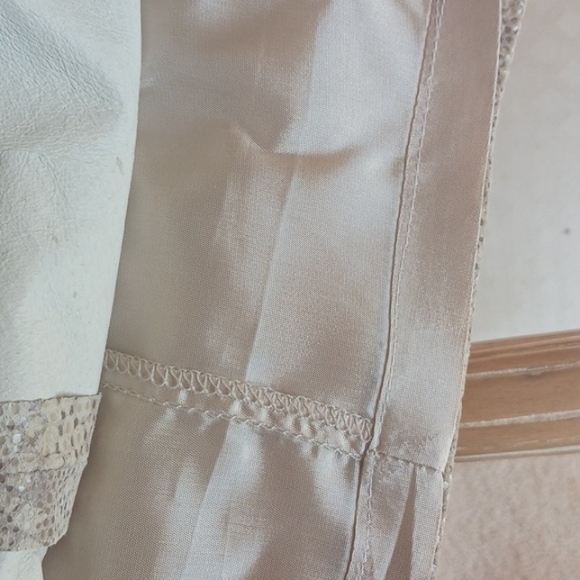 Vintage women's Leather skirt, U.S. size 2 Danier/Canada/-reptile Print - Picture 11 of 12